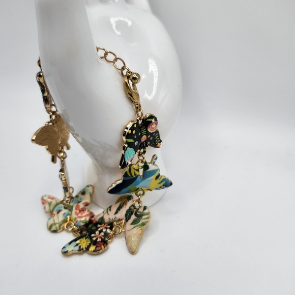 Charming gold tone multicolored butterfly charm bracelet!  Very pretty statement - Picture 3 of 6